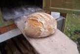 Brood bakken in de steenoven